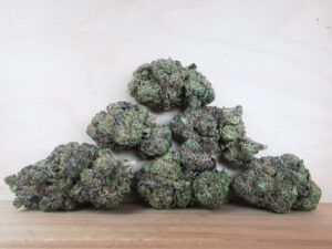 Best Indica Weed Strains in Canada 2021, BuyWeed247