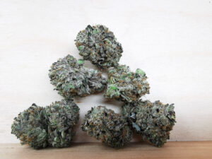 Best Indica Weed Strains in Canada 2021, BuyWeed247