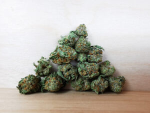 Top 6 Weed Strains in Canada 2021, BuyWeed247