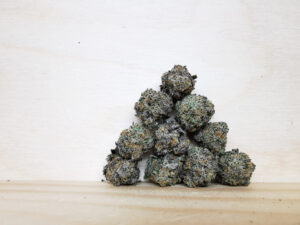 Best Indica Weed Strains in Canada 2021, BuyWeed247