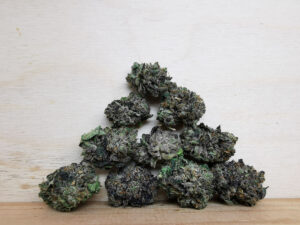Best Indica Weed Strains in Canada 2021, BuyWeed247