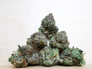 Buy Weed 247 vs. Cannawholesalers: Who Sells the Best Weed in Canada, BuyWeed247