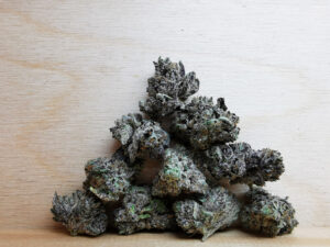 Best Sativa Weed Strains in Canada 2021, BuyWeed247