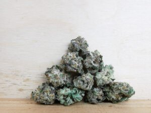 Buy Weed 247 vs. Cannawholesalers: Who Sells the Best Weed in Canada, BuyWeed247