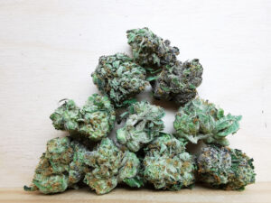 Buy Weed 247 vs. Cannawholesalers: Who Sells the Best Weed in Canada, BuyWeed247