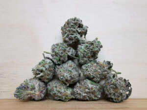 Buy Weed 247 vs. Cannawholesalers: Who Sells the Best Weed in Canada, BuyWeed247