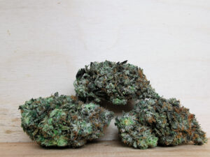 Buy Weed 247 vs. Cannawholesalers: Who Sells the Best Weed in Canada, BuyWeed247