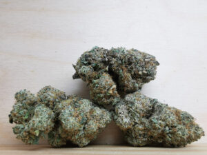 Buy Weed 247 vs. Cannawholesalers: Who Sells the Best Weed in Canada, BuyWeed247