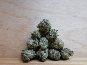 Buy Weed 247 vs. Cannawholesalers: Who Sells the Best Weed in Canada, BuyWeed247