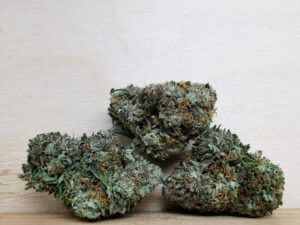 Buy Weed 247 vs. Cannawholesalers: Who Sells the Best Weed in Canada, BuyWeed247