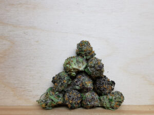 Best Indica Weed Strains in Canada 2021, BuyWeed247