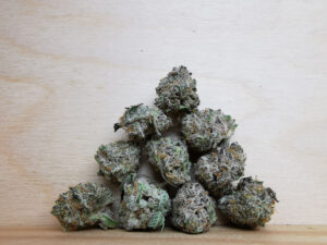 Buy Weed 247 vs. Cannawholesalers: Who Sells the Best Weed in Canada, BuyWeed247