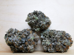 Buy Weed 247 vs. Cannawholesalers: Who Sells the Best Weed in Canada, BuyWeed247