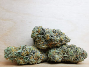 Buy Weed 247 vs. Cannawholesalers: Who Sells the Best Weed in Canada, BuyWeed247