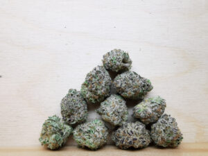 Buy Weed 247 vs. Cannawholesalers: Who Sells the Best Weed in Canada, BuyWeed247