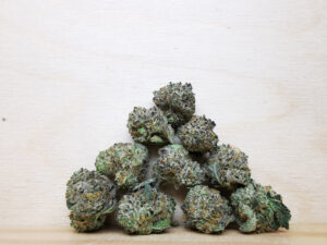 Buy Weed 247 vs. Cannawholesalers: Who Sells the Best Weed in Canada, BuyWeed247