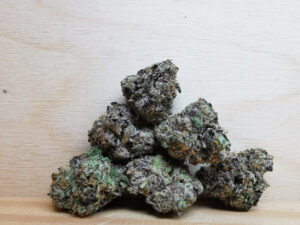 Best Indica Weed Strains in Canada 2021, BuyWeed247
