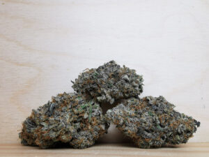 Top 6 Weed Strains in Canada 2021, BuyWeed247