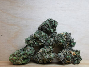 Top 6 Weed Strains in Canada 2021, BuyWeed247