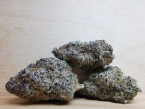 Buy Weed 247 vs. Cannawholesalers: Who Sells the Best Weed in Canada, BuyWeed247