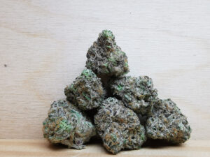 Best Indica Weed Strains in Canada 2021, BuyWeed247