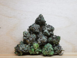 Buy Weed 247 vs. Cannawholesalers: Who Sells the Best Weed in Canada, BuyWeed247