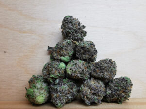 Best Indica Weed Strains in Canada 2021, BuyWeed247