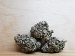 Best Indica Weed Strains in Canada 2021, BuyWeed247