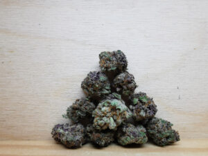 Best Indica Weed Strains in Canada 2021, BuyWeed247