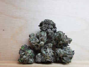 Top 6 Weed Strains in Canada 2021, BuyWeed247