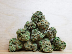 Top 6 Weed Strains in Canada 2021, BuyWeed247