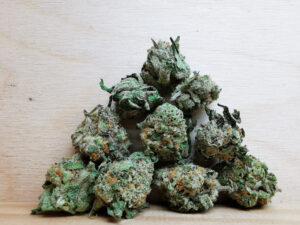 Top 6 Weed Strains in Canada 2021, BuyWeed247