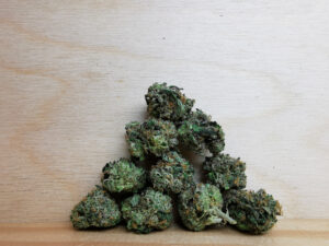 Top 6 Weed Strains in Canada 2021, BuyWeed247