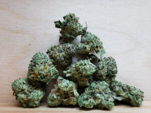 Top 6 Weed Strains in Canada 2021, BuyWeed247