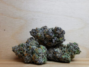 Buy Weed 247 vs. Cannawholesalers: Who Sells the Best Weed in Canada, BuyWeed247