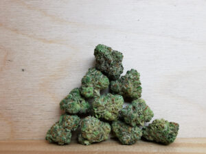 Top 6 Weed Strains in Canada 2021, BuyWeed247