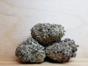 Buy Weed 247 vs. Cannawholesalers: Who Sells the Best Weed in Canada, BuyWeed247
