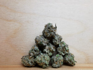 Buy Weed 247 vs. Cannawholesalers: Who Sells the Best Weed in Canada, BuyWeed247
